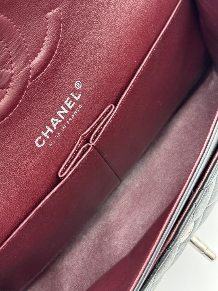 Classic Medium Double Flap bag
