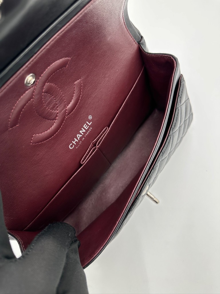 Classic Medium Double Flap bag