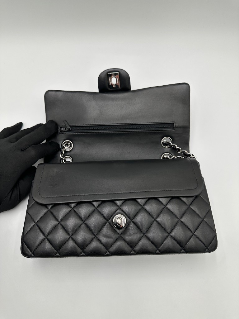 Classic Medium Double Flap bag