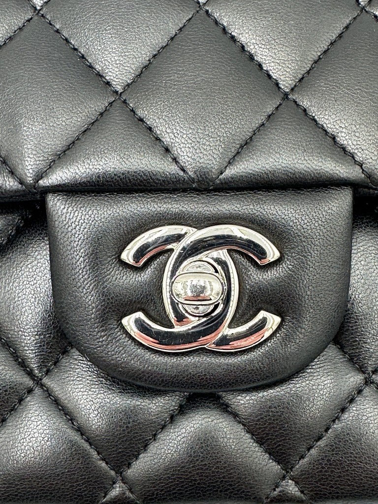 Classic Medium Double Flap bag