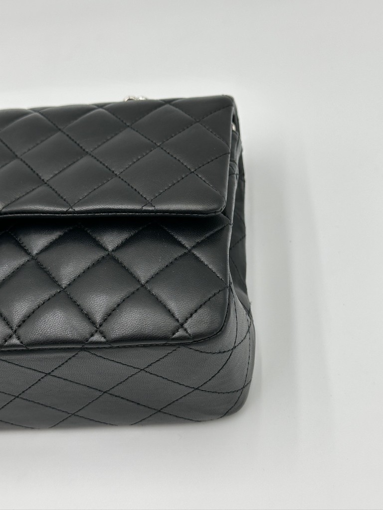 Classic Medium Double Flap bag