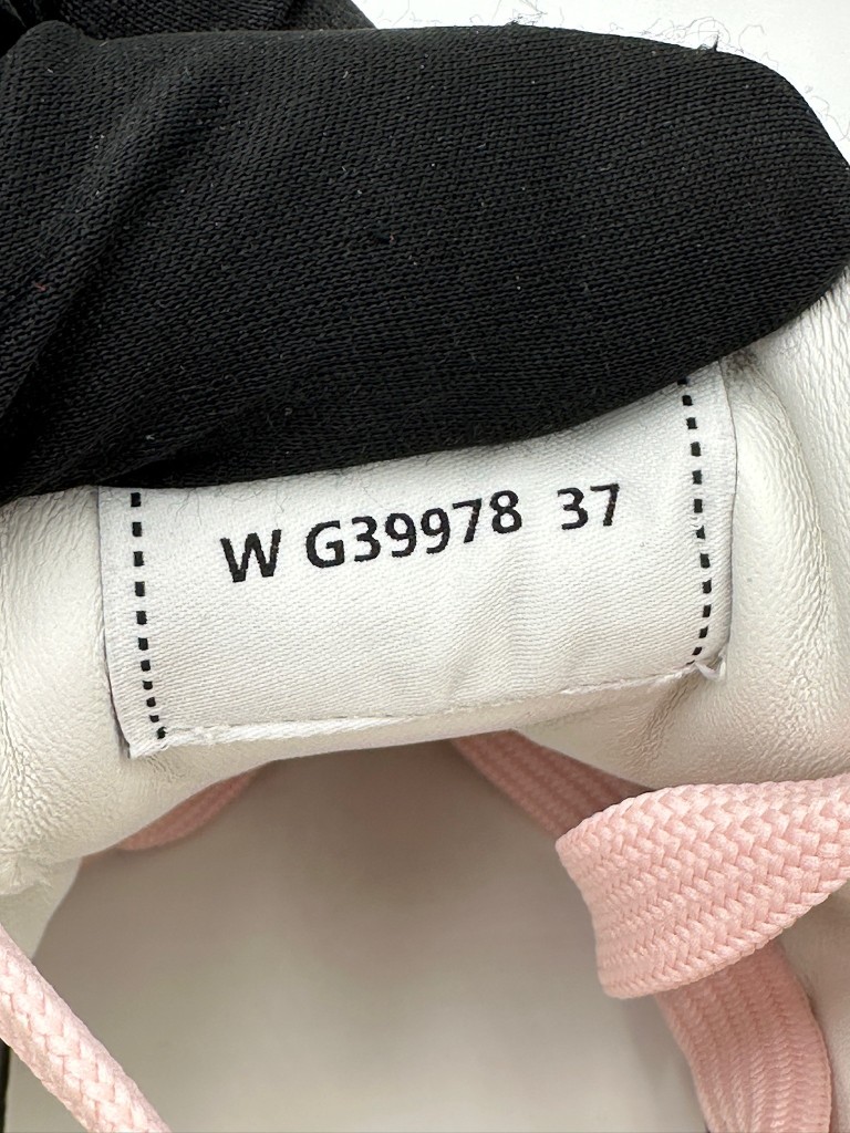 sneakersy