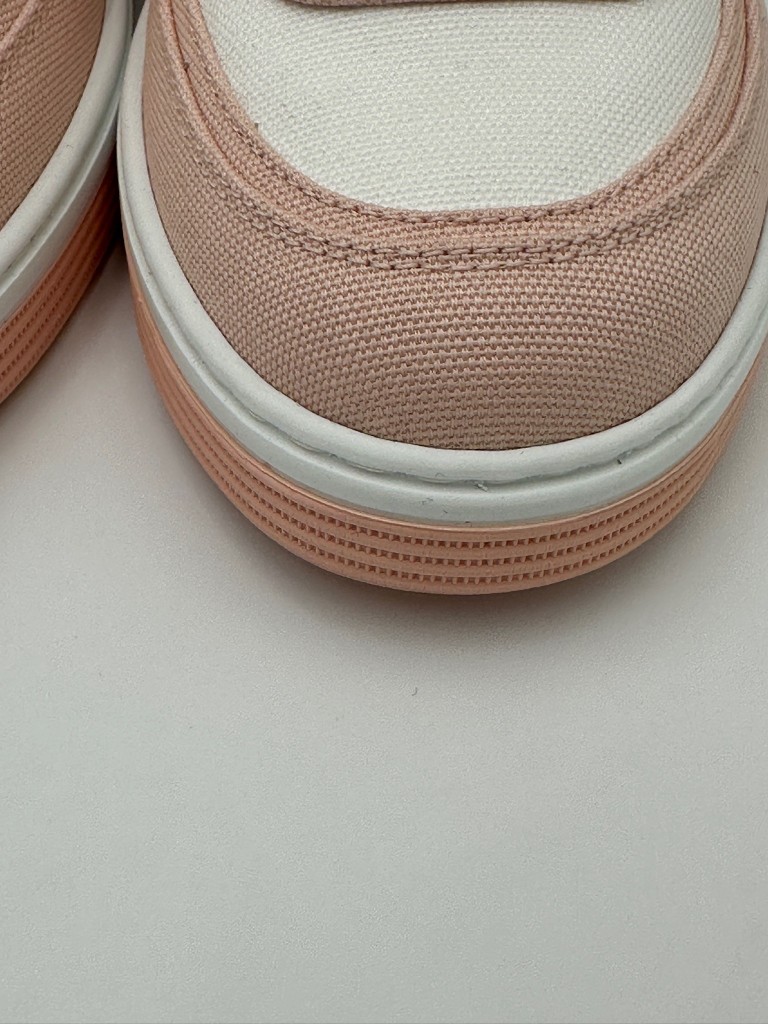 sneakersy