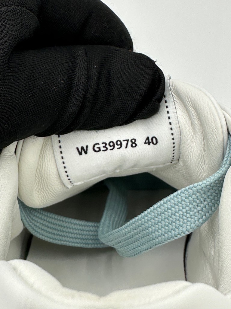 sneakersy