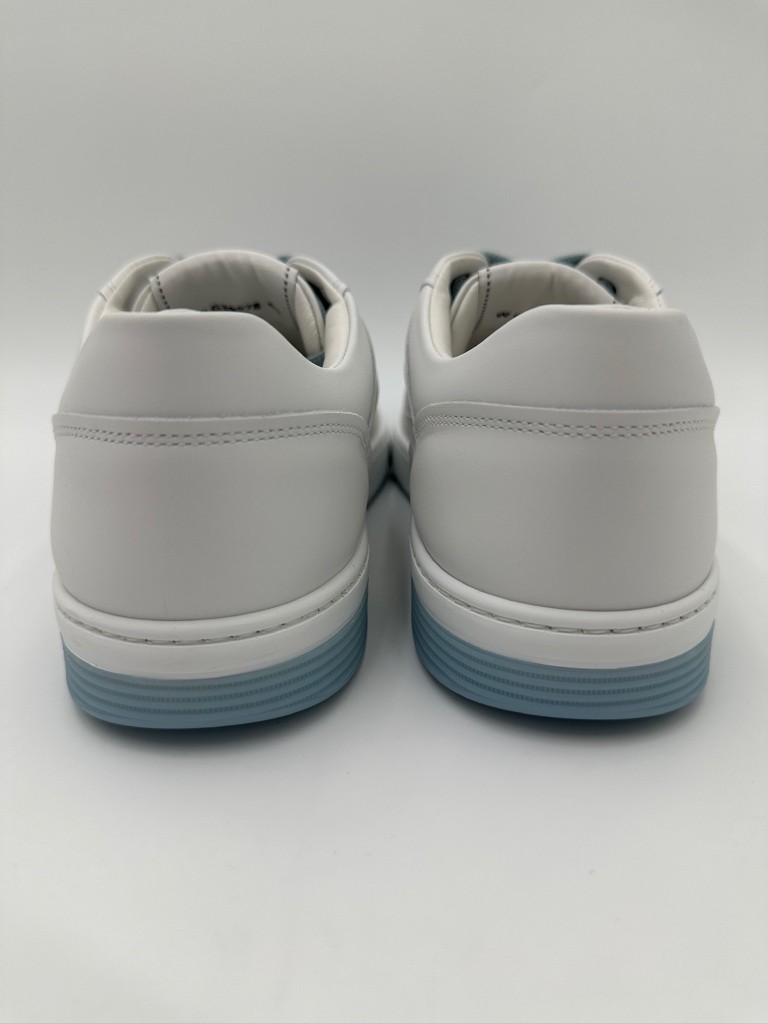 sneakersy
