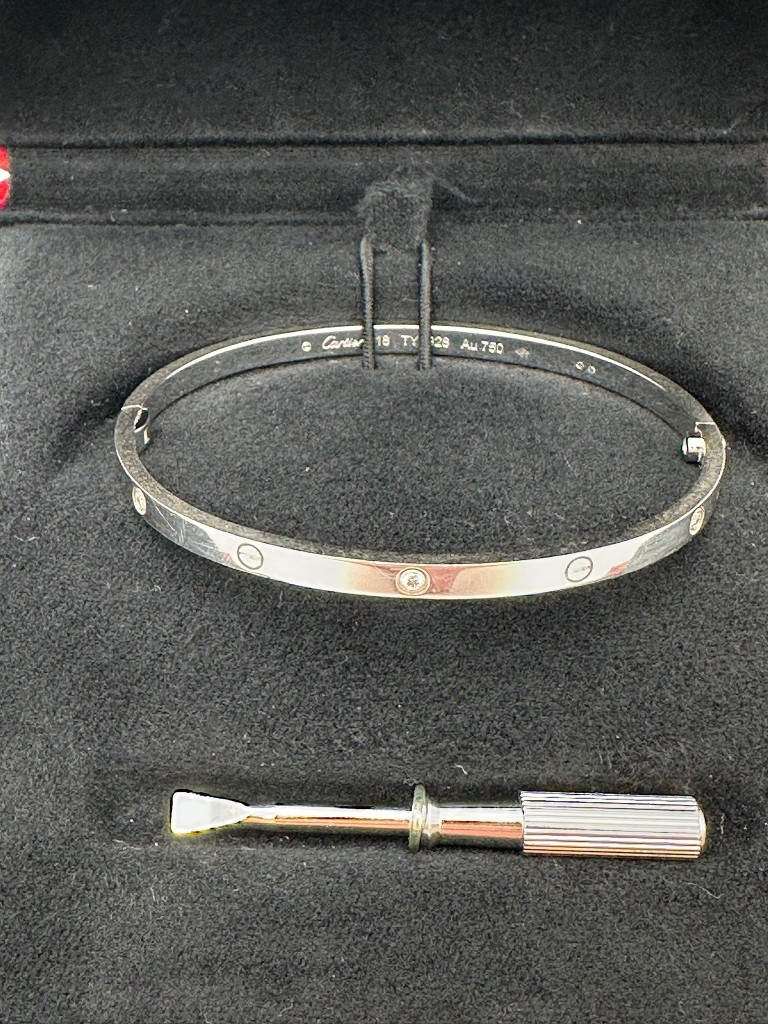 Love Small 6 diamonds bracelet