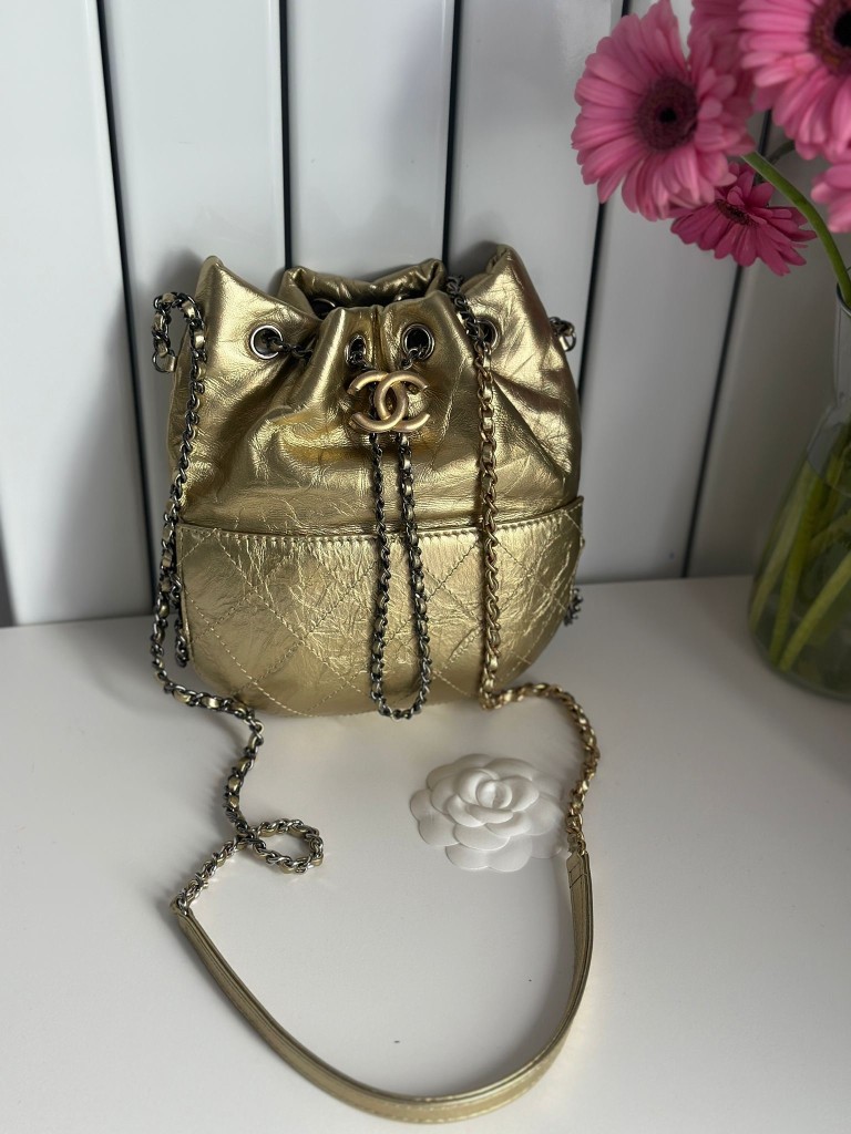 Gabrielle Bucket bag
