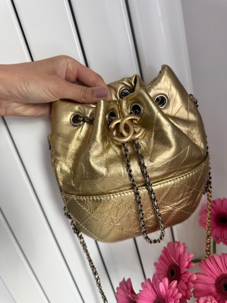 Gabrielle Bucket bag