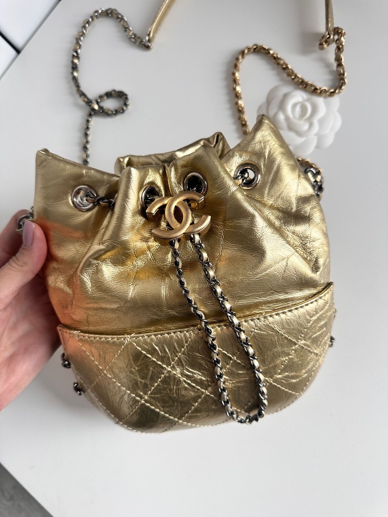 Gabrielle Bucket bag