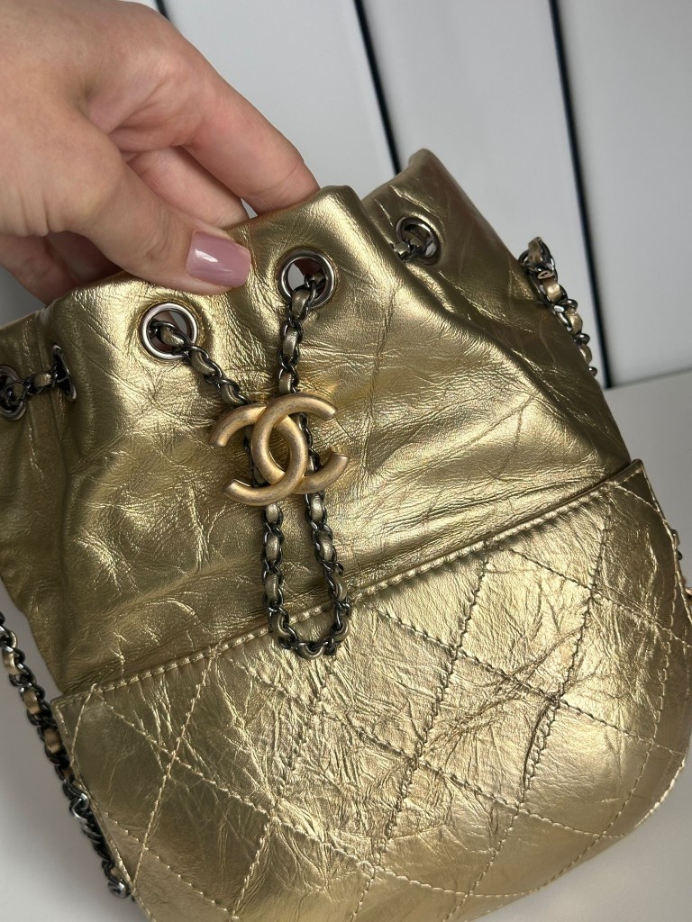 Gabrielle Bucket bag