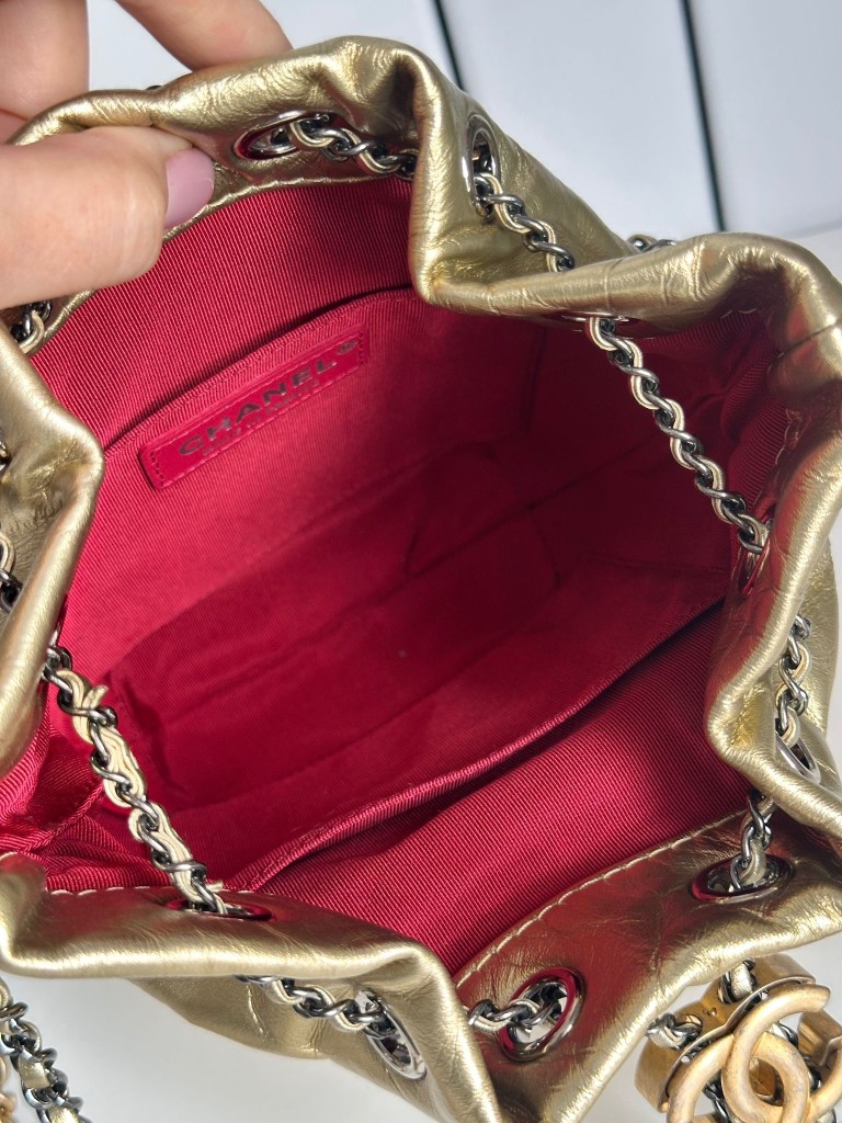 Gabrielle Bucket bag