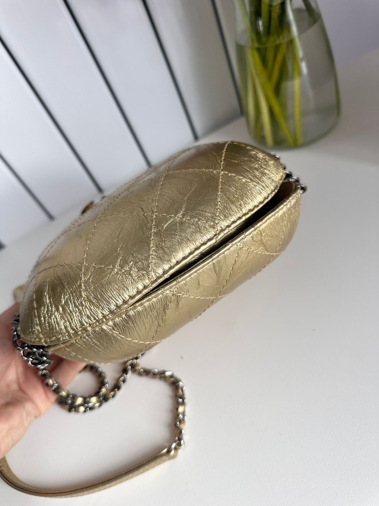 Gabrielle Bucket bag