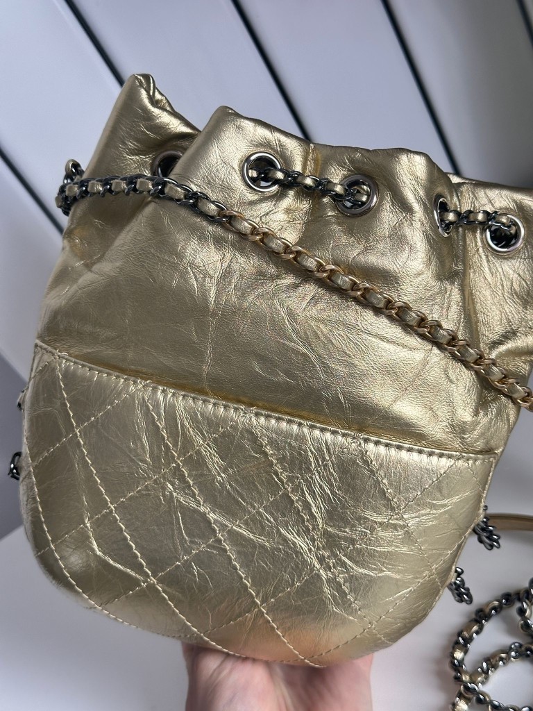 Gabrielle Bucket bag