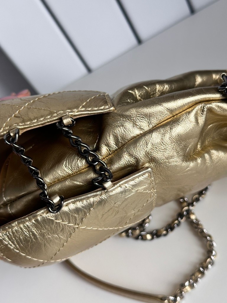 Gabrielle Bucket bag