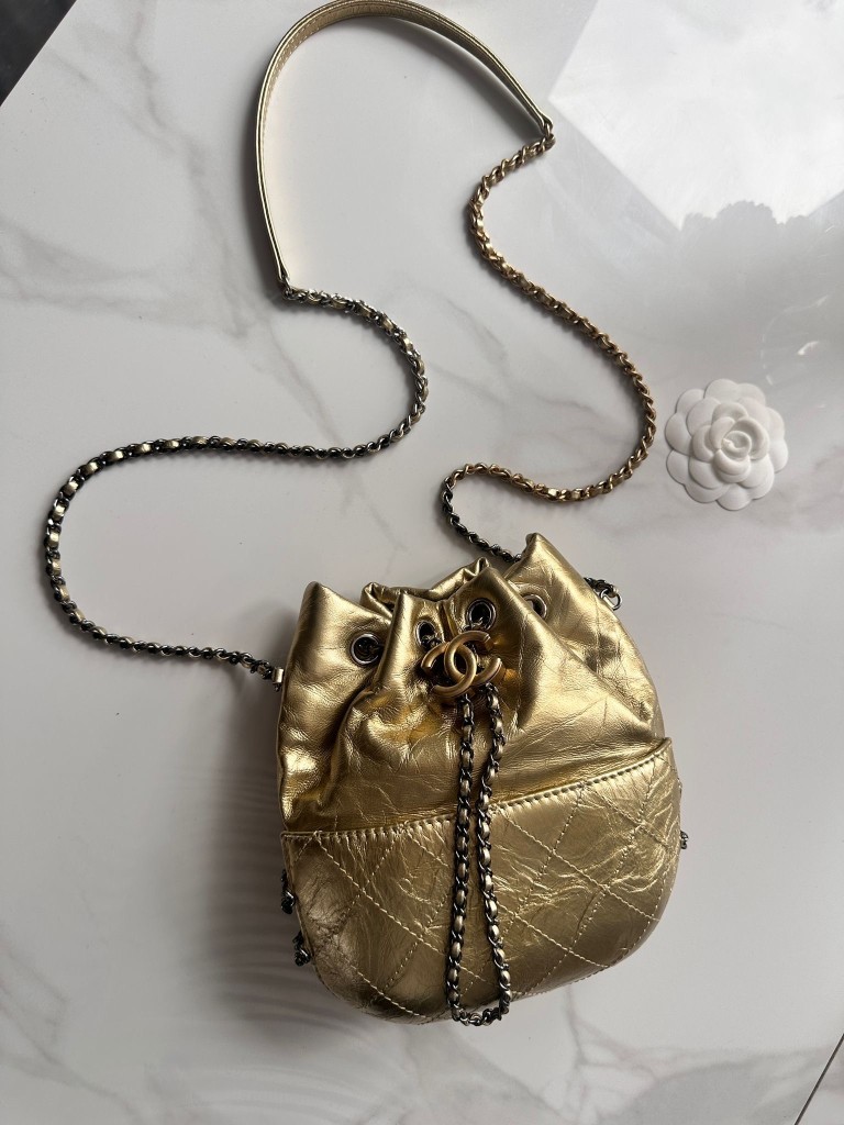 Gabrielle Bucket bag
