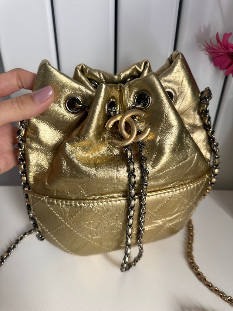 Gabrielle Bucket bag