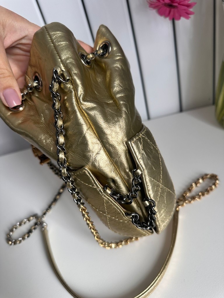 Gabrielle Bucket bag