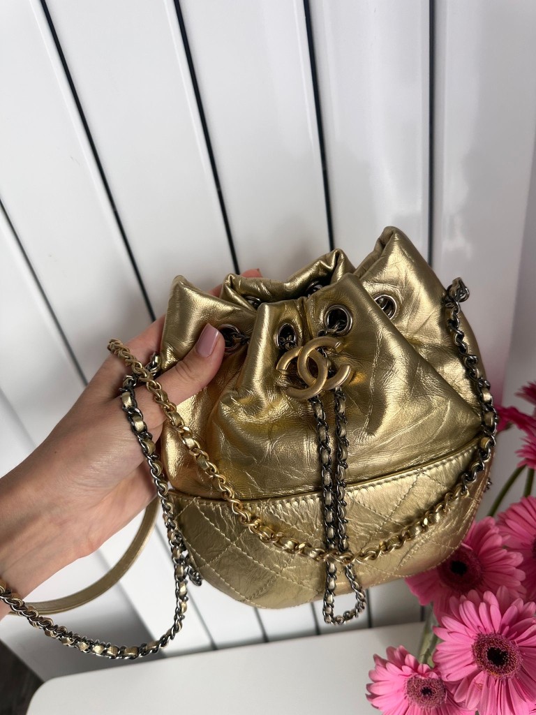 Gabrielle Bucket bag