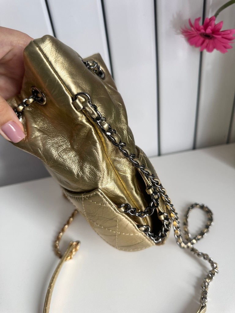 Gabrielle Bucket bag
