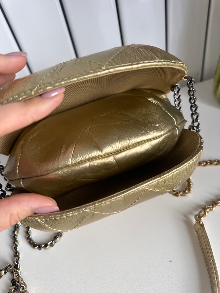 Gabrielle Bucket bag