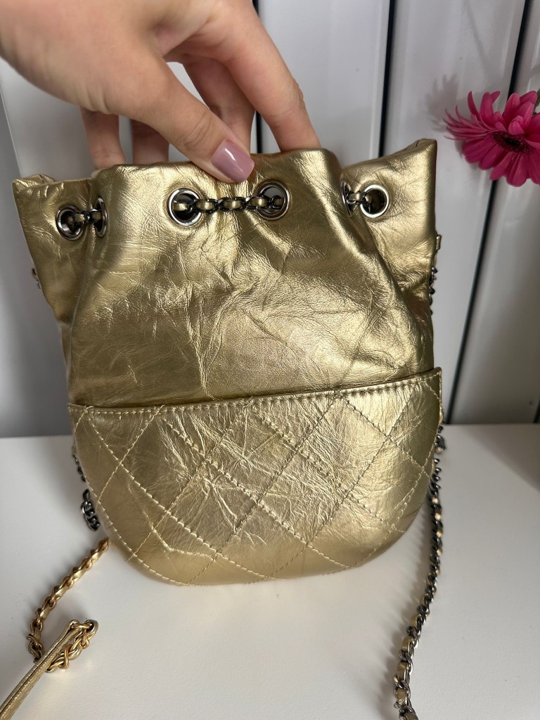 Gabrielle Bucket bag
