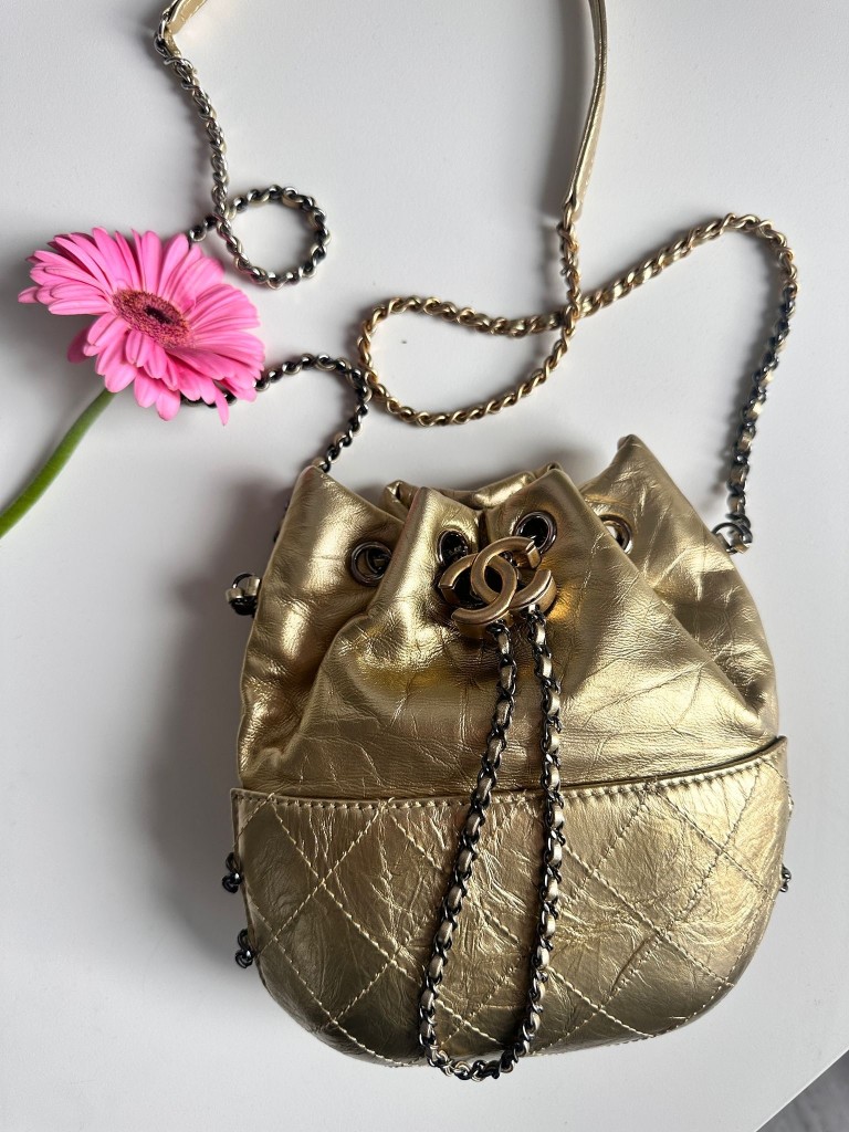Gabrielle Bucket bag