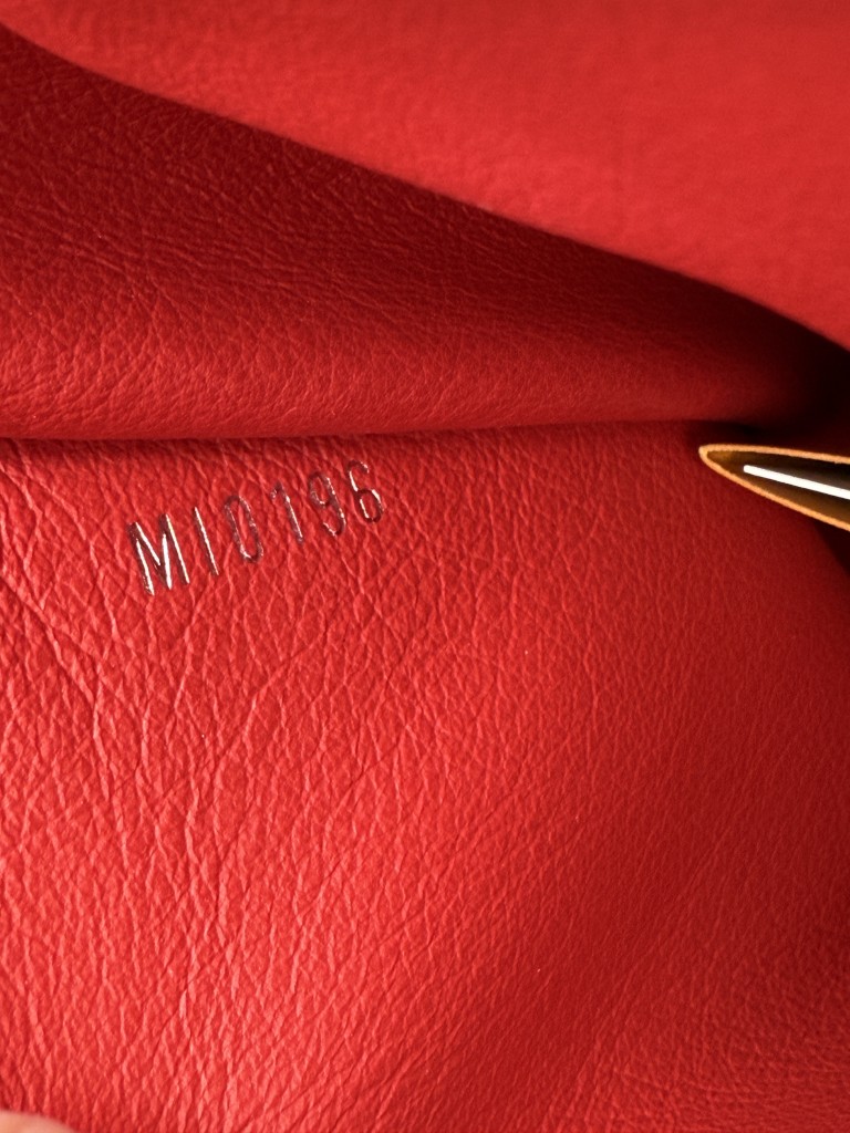 Louis Vuitton Capucines MM torebka
