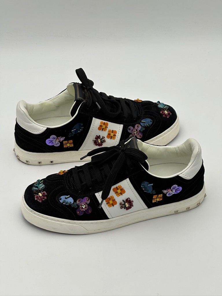 sneakersy