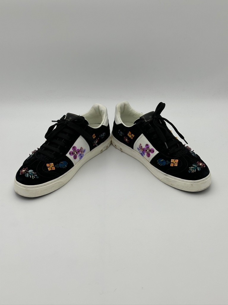 sneakersy