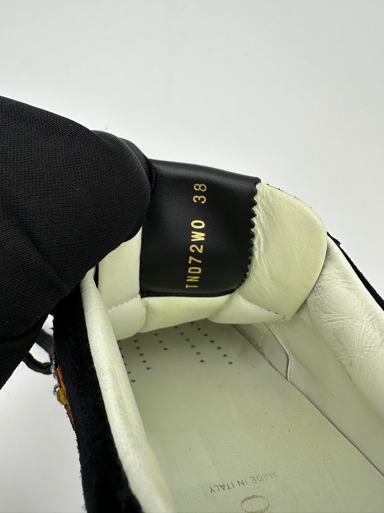 sneakersy