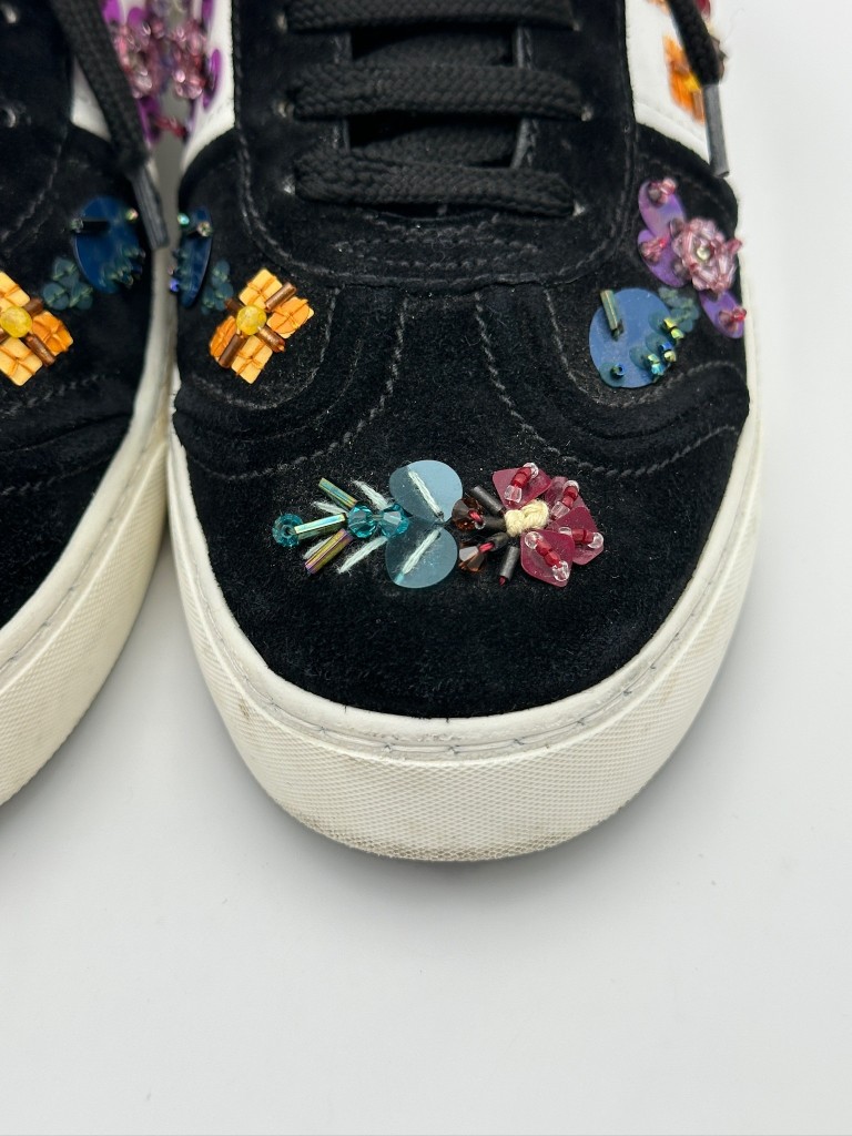 sneakersy