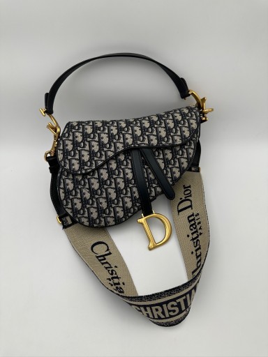 Saddle Medium bag with a strap