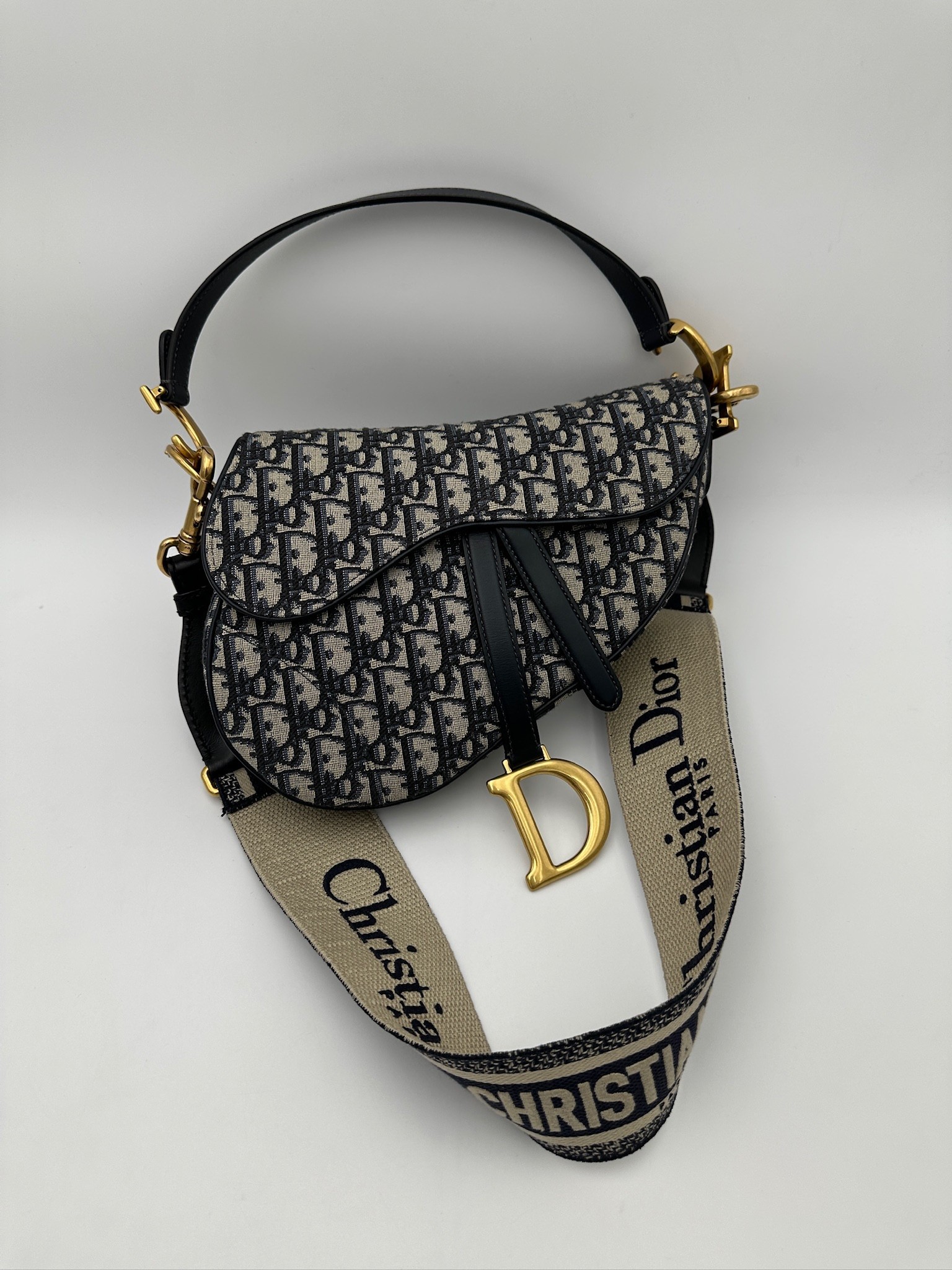 Saddle Medium bag with a strap