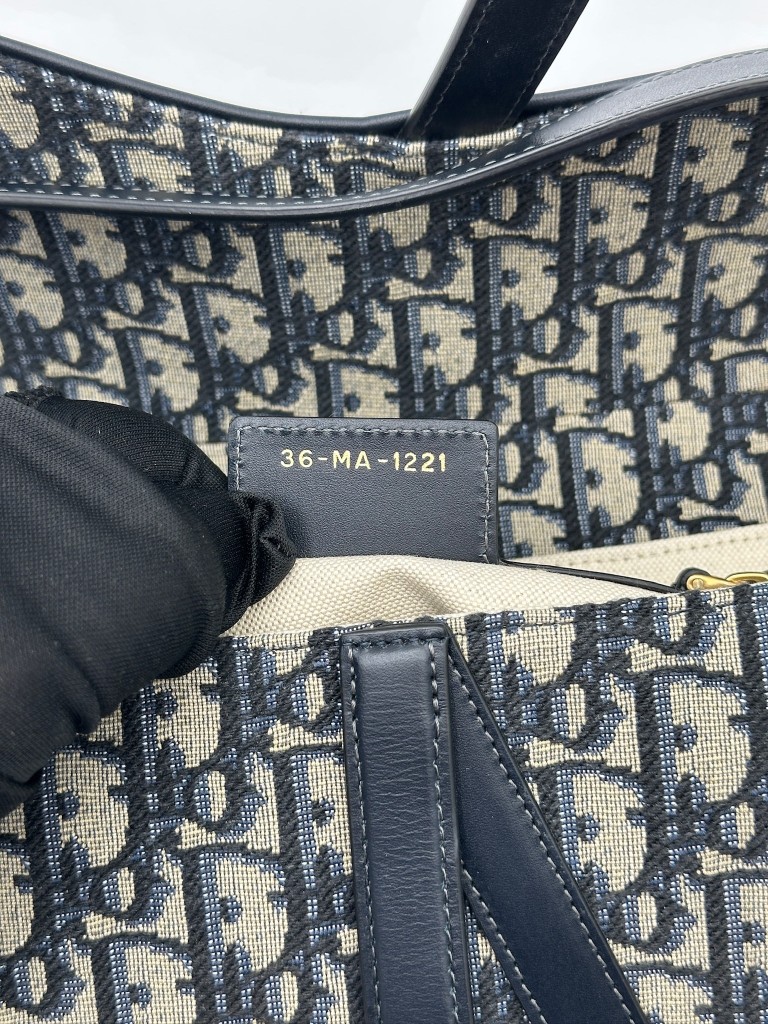 Saddle Medium bag with a strap