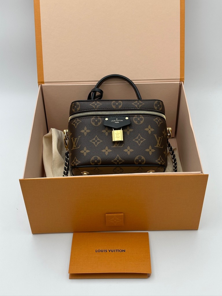 louis-vuitton-vanity-torebka