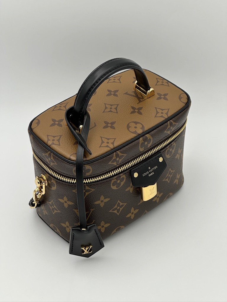 louis-vuitton-vanity-torebka