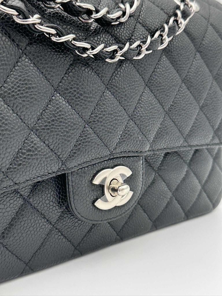 Classic Medium Double Flap bag