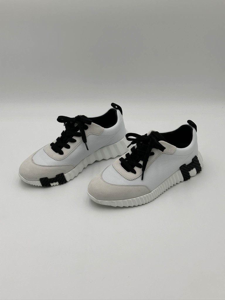 Bouncing sneakers