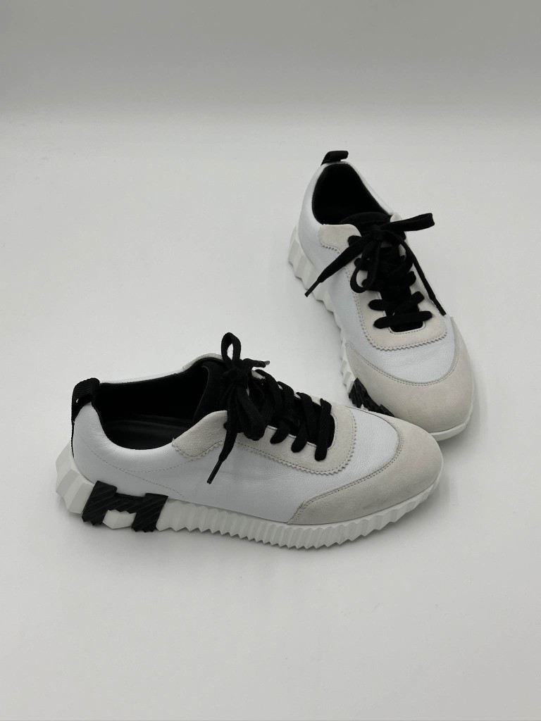 Bouncing sneakers
