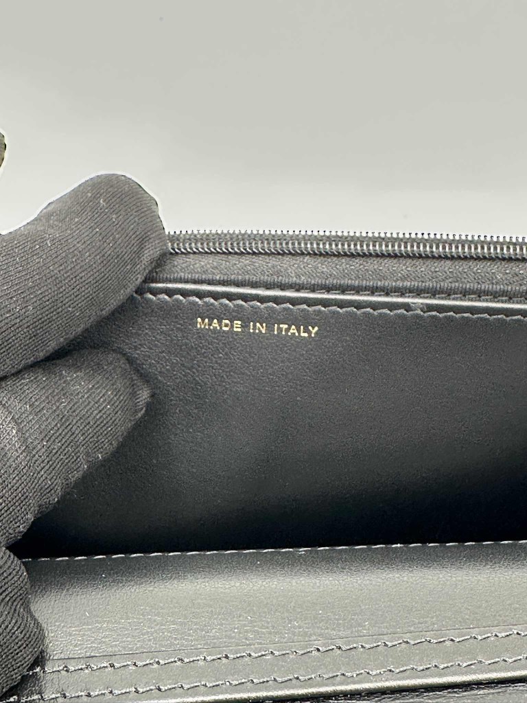 Chanel Wallet on Chain