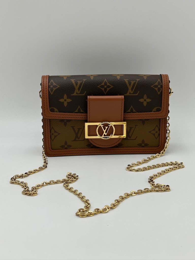 Louis Vuitton Dauphine Chain Wallet bag
