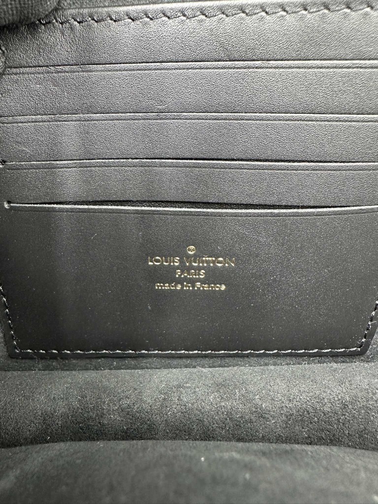 Louis Vuitton Dauphine Chain Wallet bag