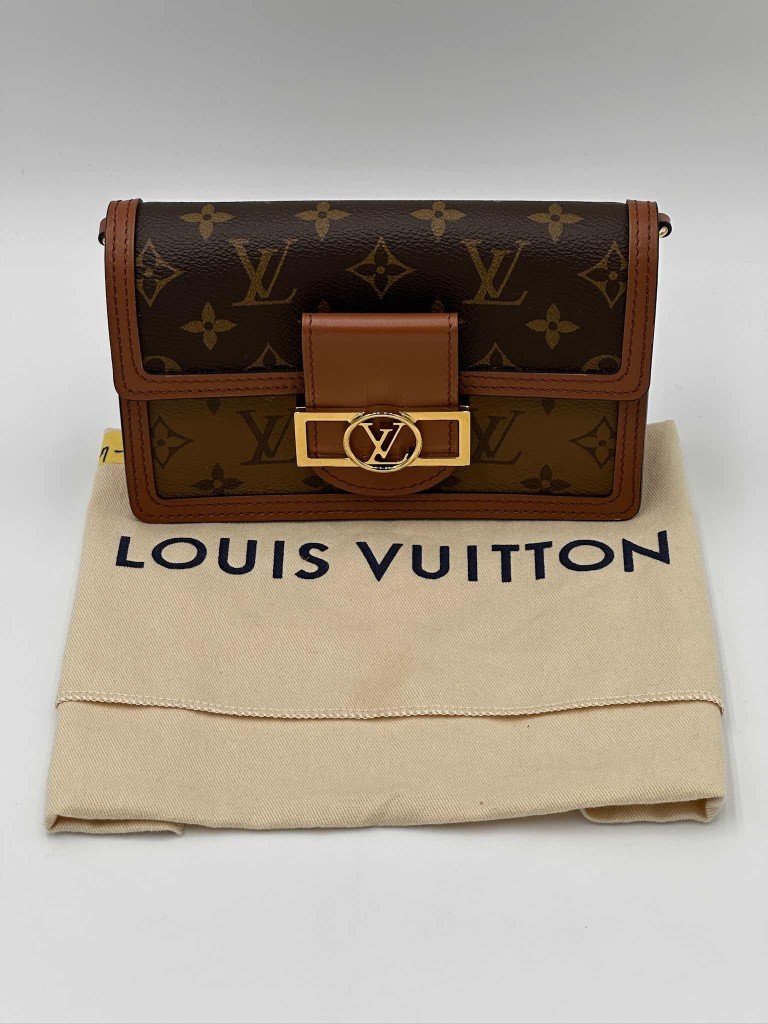Louis Vuitton Dauphine Chain Wallet bag