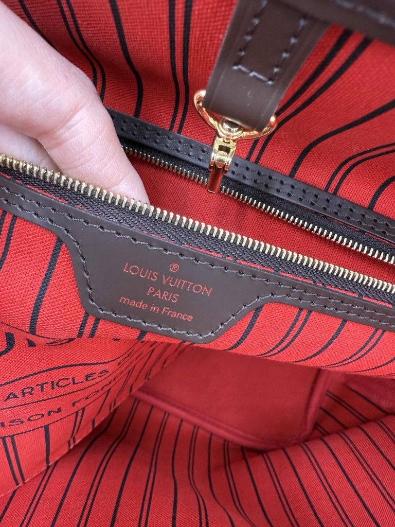 LOUIS VUITTON Neverfull MM bag