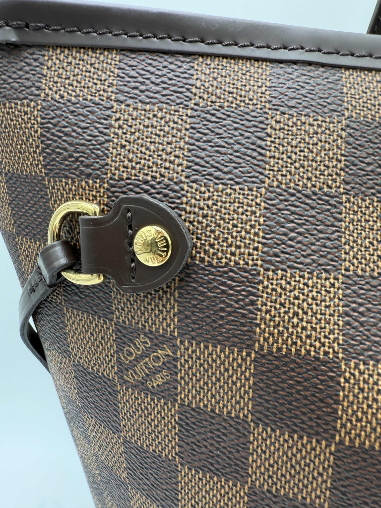 LOUIS VUITTON Neverfull MM bag