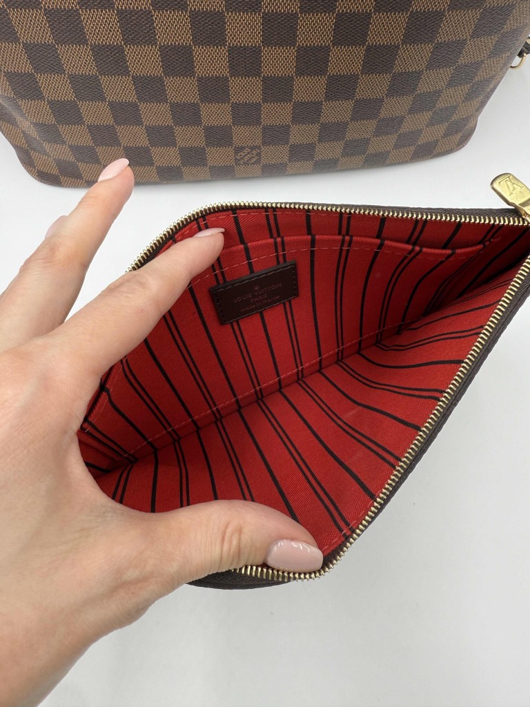 LOUIS VUITTON Neverfull MM bag