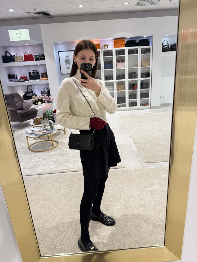 Chanel wallet on chain