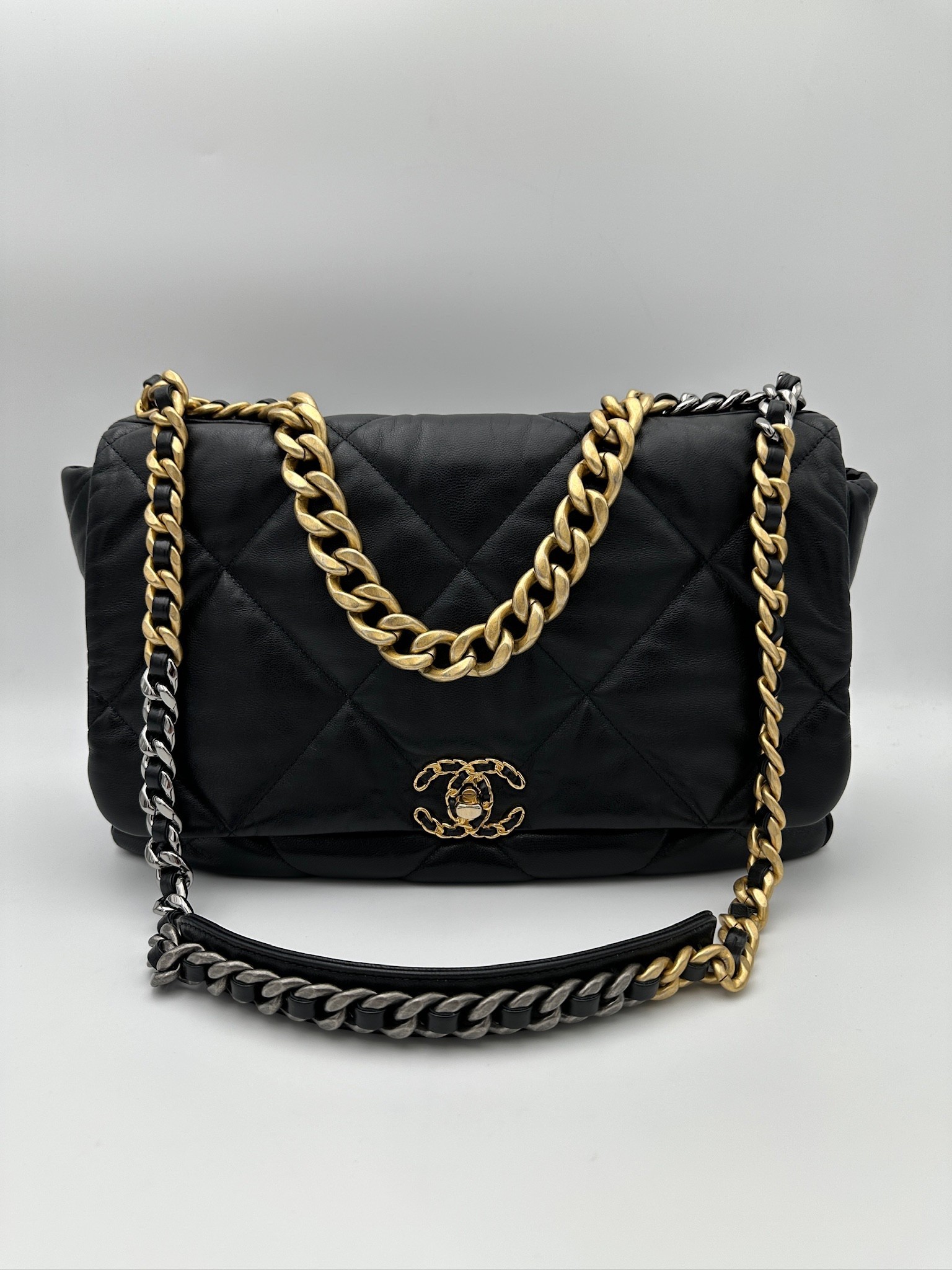 Chanel 19 Maxi torebka