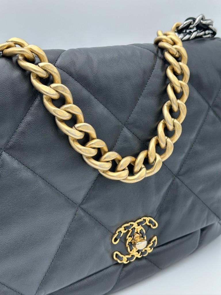 Chanel 19 Maxi torebka