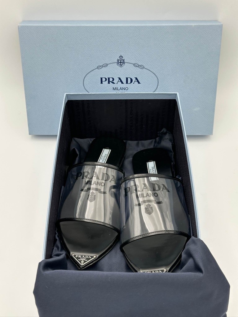 Klapki Prada